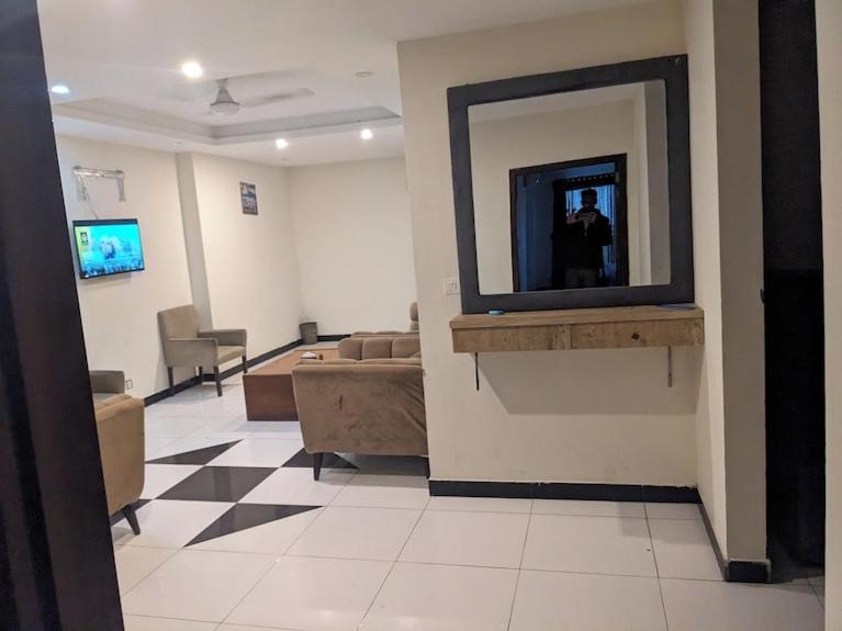 Lavish Hotel ราวัลปินดี ภายนอก รูปภาพ